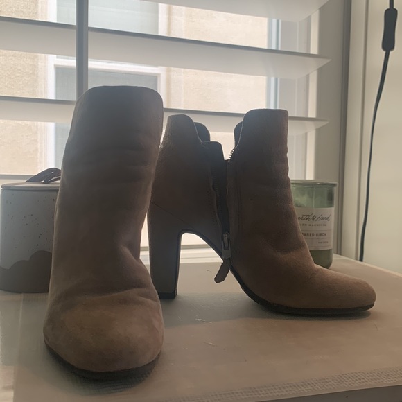 Sam Edelman nude suede bootie in size 4 - Picture 2 of 6